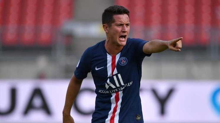 NEGOCIANDO - Com a iminente saída de Bruno Guimarães do Lyon, o clube francês já busca um substituto e tenta o empréstimo do meia Ander Herrera, atualmente sem espaço no PSG, de acordo com o Foot Mercato.