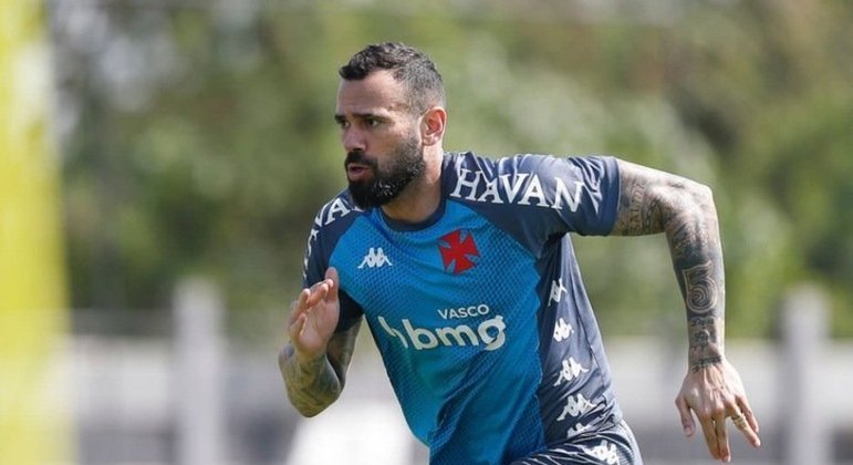 NEGOCIANDO - O ano do Vasco vai chegando ao fim com saídas importantes definidas, mas ainda não sacramentadas. Isso às vésperas da reapresentação do elenco para a próxima temporada. São os casos de Vanderlei e Leandro Castán, que exigem paciência nas negociações.