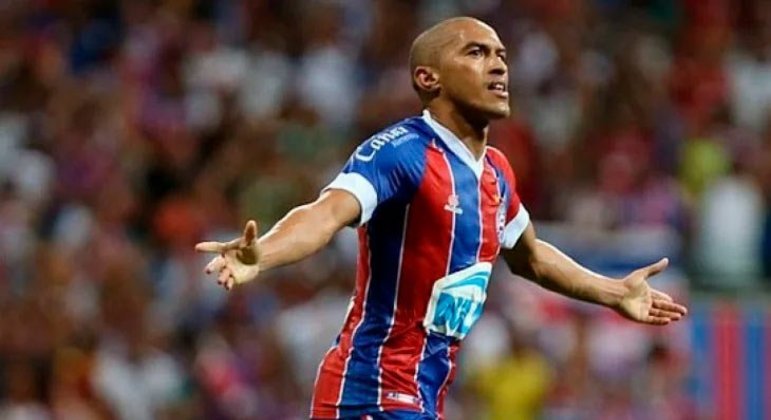 NEGOCIANDO - O Bahia está próximo de acertar a renovação de contrato do lateral-direito Nino Paraíba