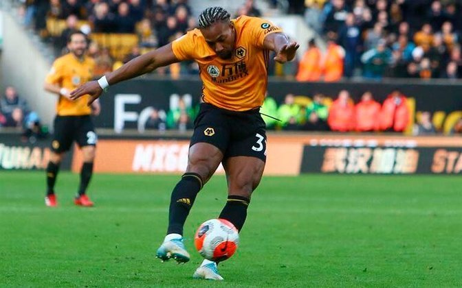 NEGOCIANDO - O Tottenham está em conversas com o Wolverhampton pela contratação do atacante Adama Traoré por cerca de 20 milhões de libras (R$ 154 milhões), segundo a 