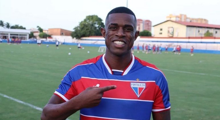 NEGOCIANDO - O vice-presidente geral do Botafogo, Vinícius Assumpção, atualizou algumas informações sobre as transferências no clube carioca, entre elas a ida em definitivo do zagueiro Marcelo Benevenuto para o Fortaleza