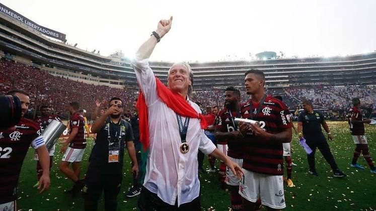 NEGOCIANDO - O VP de futebol do Flamengo, Marcos Braz, e o diretor executivo da pasta, Bruno Spindel, se reuniram com Jorge Jesus, que externou o desejo de retornar ao Brasil. A informação foi dada primeiramente pelo site 