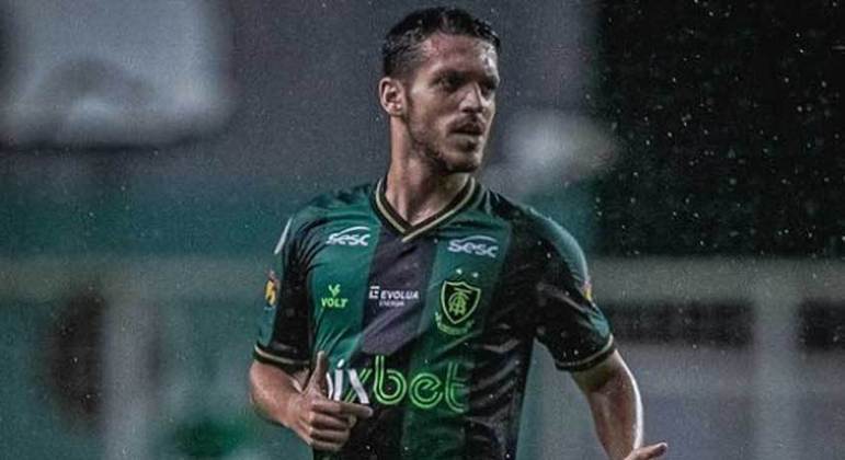 NEGOCIANDO - Os meio-campistas Lucas Kal (foto) e Alê estão perto de ter os contratos renovados com o América-MG. O coordenador do futebol clube-empresa, Macus Salum, informou o encaminhamento dos acertos durante o programa 
