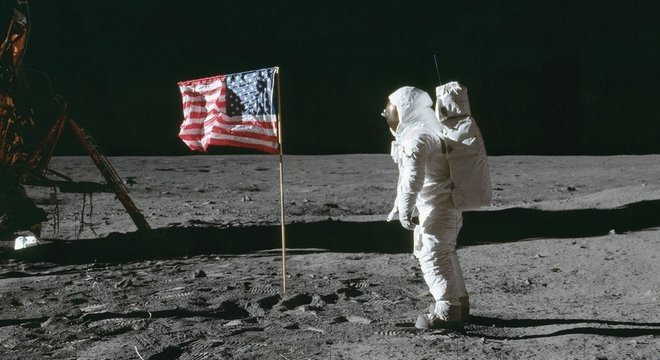 A caminhada de Neil Armstrong foi uma grande vitória americana na corrida espacial