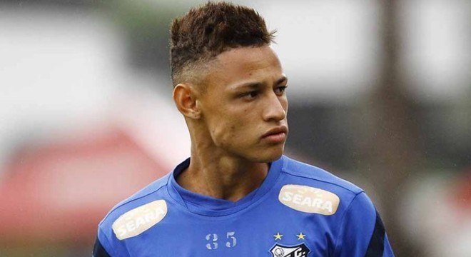 Neilton foi chamado de "Novo Neymar" por ter surgido na base do Santos anos depois do astro brasileiro ter estourado. Também, claro, pelas semelhanças físicas