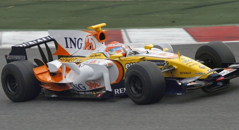 Nelsinho Piquet foi piloto da Renault em 2008, ao lado de Fernando Alonso, e foi protagonista do "Cingapuragate"
