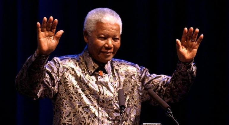 Mandela passou 27 anos detido por lutar contra o regime segregacionista do apartheid 