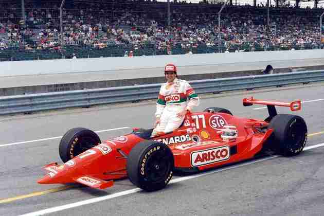 Nelson Piquet teve um grave acidente em 1992 e competiu em 1993, quando abandonou