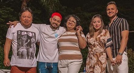 Nelson, Yudi, Tania e Yumi Tamashiro ao lado do namorado