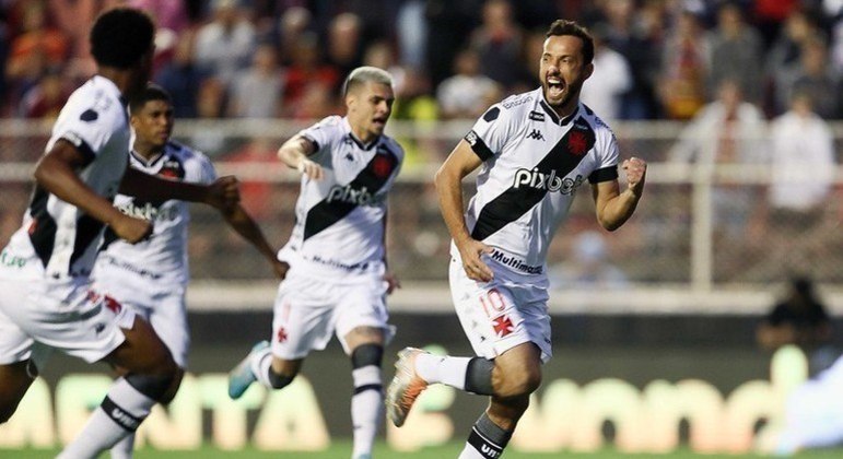 Nenê. Gol decisivo para a volta do Vasco. Jogador de 41 anos. Time de 2023 será muito diferente, com a 777