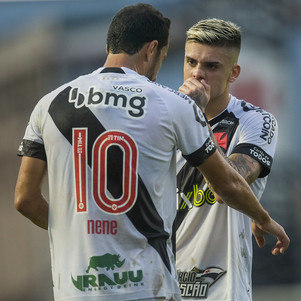 Nenê e Gabriel Pec conversam