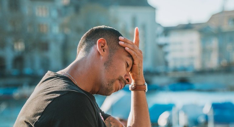 Dor de cabeça é um sinal de alerta para o corpo de que o organismo não está bem