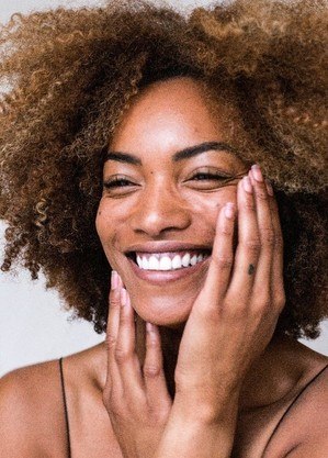 Alimentação saudável, balanceada e rica em vitaminas e minerais é o primeiro passo rumo ao fortalecimento do sistema imunológico das mulheres