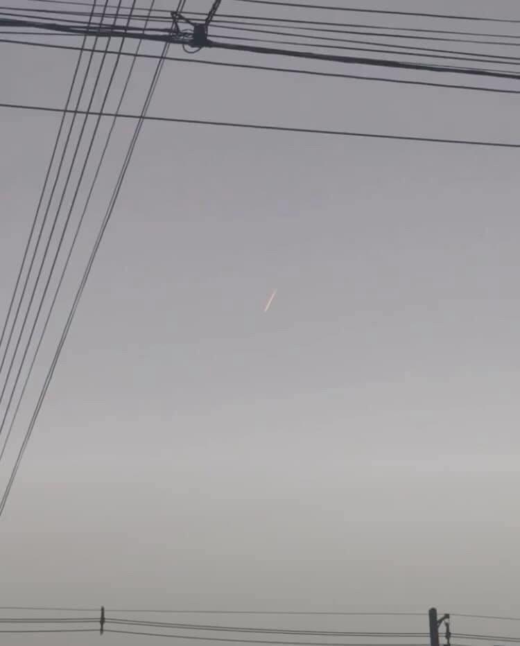 Na região Sul e Sudeste a visualização do cometa não é tão clara, mas também é possível fazer a observação. Esta foto foi feita no Paraná, na cidade de Terra Rica