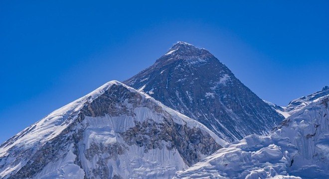 Nepal proíbe o uso de plásticos na região do Monte Everest 