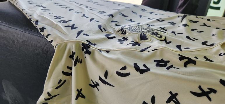 Nesta quinta-feira (6), o Corinthians divulgou o lançamento da terceira camisa para a temporada, com homenagem ao Mundial de Clubes de 2012, conquistado no Japão. Veja imagens e detalhes da nova linha lançada pelo Timão.