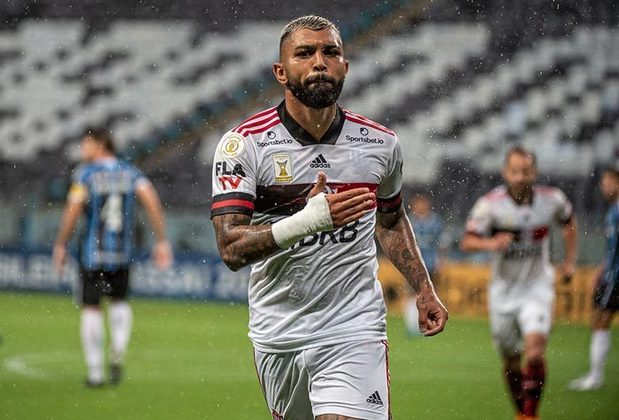 Nesta quinta-feira, na vitória do Flamengo por 4 a 2 em Porto Alegre, Gabriel Barbosa chegou aos cinco gols marcados contra o Grêmio, que passou a ser o 