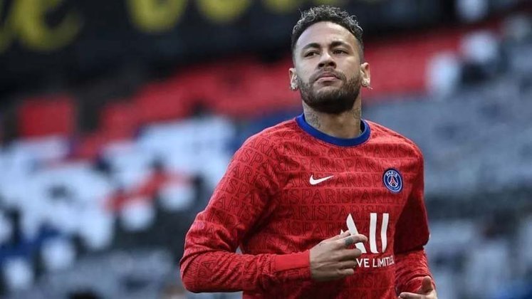 Neste ano, Daniel Rolo, repórter de rádio francesa RMC Sport, acusou Neymar de exagerar no consumo de bebidas alcoólicas e chegou a afirmar que o brasileiro até apareceu bêbado em treinos do PSG