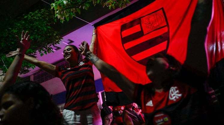 Neste sábado (29), o Flamengo venceu o Athletico-PR por 1 a 0, em Guayaquil, pela final da Libertadores. Após o apito final, torcedores fizeram festa pelas ruas do Rio de Janeiro. Veja imagens da festa.