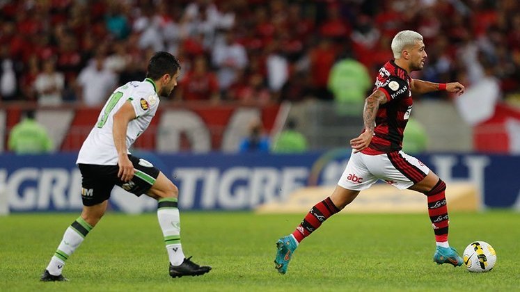 Neste sábado, o Flamengo venceu o América-MG por 2 a 0 no Maracanã, em partida válida pela 14ª rodada do Brasileirão. Santos, João Gomes, Arrascaeta e Pedro foram os melhores do Rubro-Negro em campo. A seguir, confira as notas: