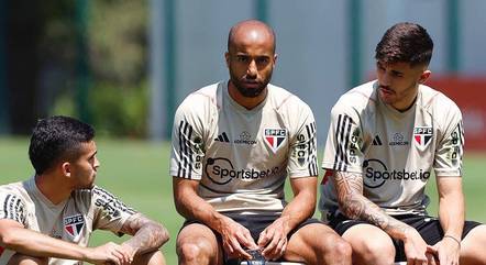 Nestor, Lucas Moura e Beraldo em treino do São Paulo