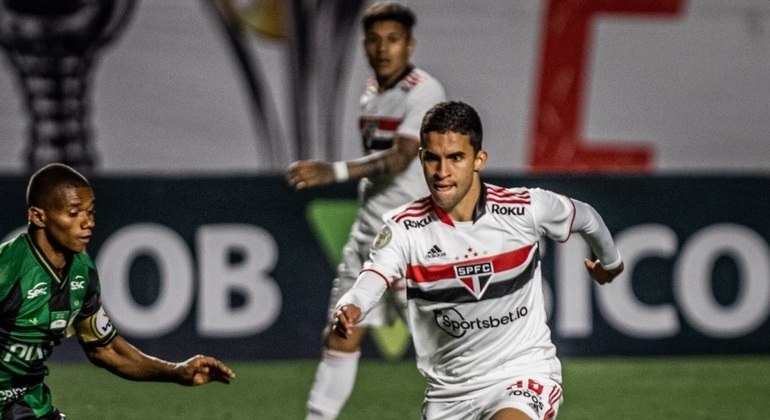 Rodrigo Nestor não ficou satisfeito com o resultado conquistado pelo São Paulo