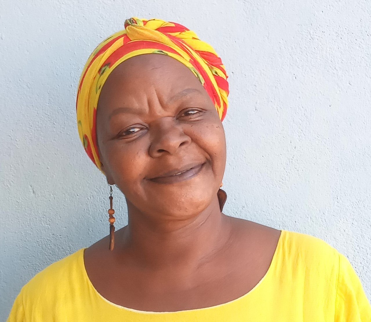 Neuza, 62 anos, criou uma campanha para ajudar na realização do sonho de ser escritora