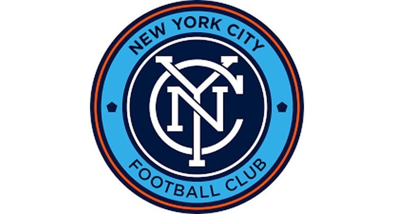 New York City - Estados Unidos - Major League Soccer - Grupo City participou da criação do clube, em 2013, e tem 80% das ações - o escudo é o mesmo desde a criação e foi escolhido pelos fãs