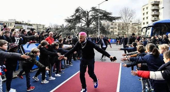 O PSG tenta, de qualquer maneira, resgatar a imagem de Neymar