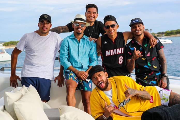 Isolamento social não existiu para Neymar em Ibiza. Fotos comprovam