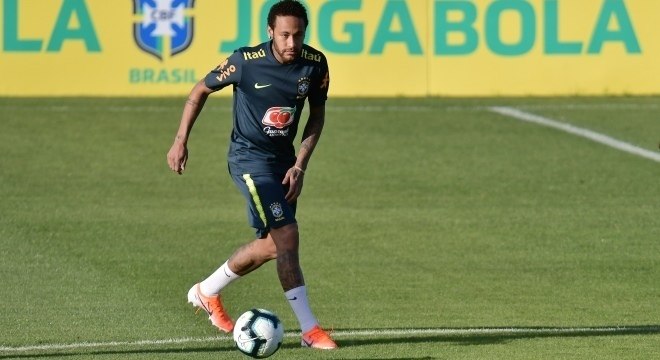 Neymar no treino desta segunda-feira na Granja Comary