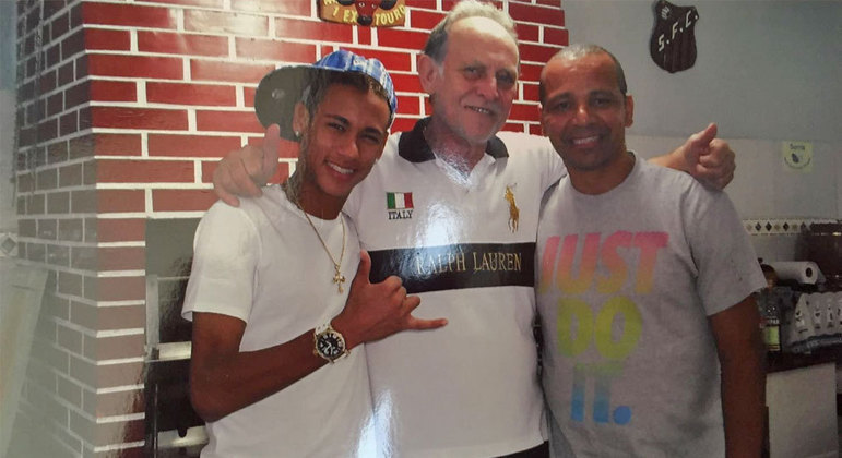 Neymar, Idi Sonda e Neymar pai, quando o grupo DIS comprou 40% dos direitos de Neymar. Idi morreu ontem
