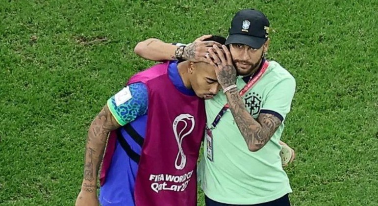 Neymar deu todo o amparo a Gabriel Jesus, depois de confirmado o corte por lesão no joelho