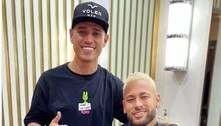 Confiante, Neymar platina os cabelos. Pronto para chamar a atenção do mundo na Copa do Catar. Para que esqueçam seu tornozelo