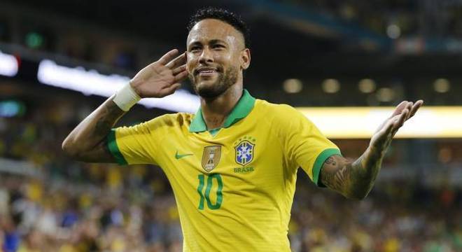 Neymar encarando a torcida depois de marcar o gol de empate