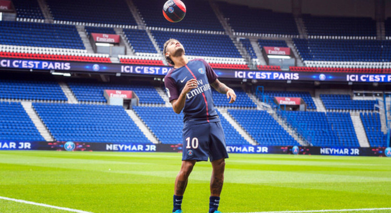 Neymar. Esperança que virou frustração no PSG. Desde 2017, desilusões na Champions