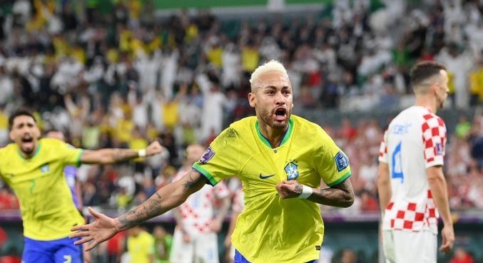 Neymar atingiu 77 gols ao abrir placar contra a Croácia, nesta sexta-feira (9)