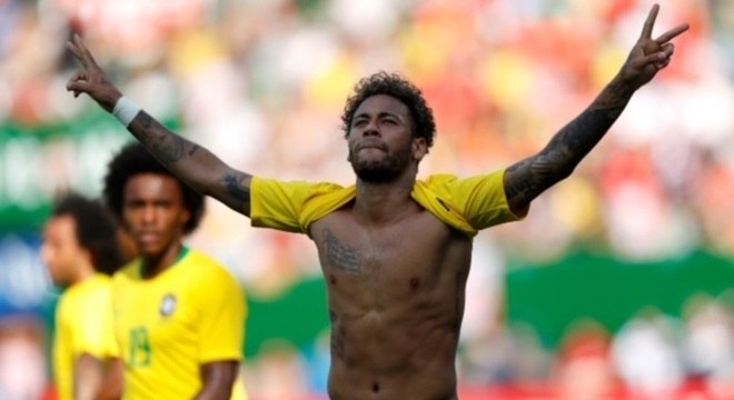 Neymar imita gesto de Romário ao comemorar gol contra a Áustria