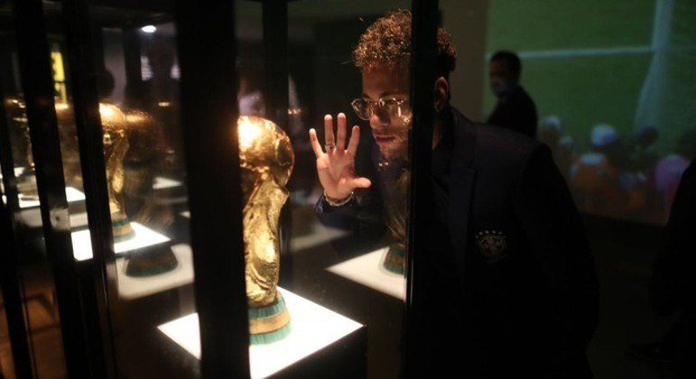 Neymar diz, em tom de ameaça, que a Copa de Qatar será a sua última. Se está desmotivado, é melhor parar