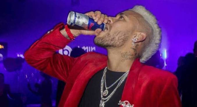 Energético para seguir acordado durante as madrugadas de festas