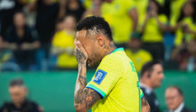 Pipocas na cabeça de Neymar. Vaias. Justa frustração da torcida