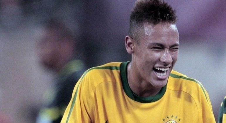 Neymar estreou na seleção em agosto de 2010. Desde então, o Brasil segue dependente dele