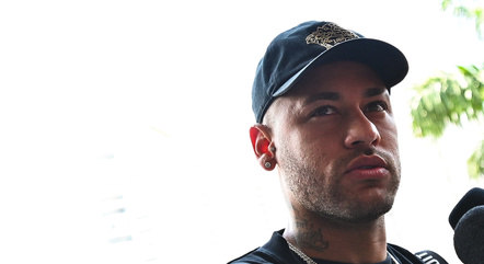 Neymar se recupera de lesão no joelho esquerdo
