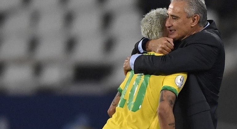 Jamais Abel Ferreira fez questão de abraçar o mesmo jogador do Palmeiras, seja a conquista que for