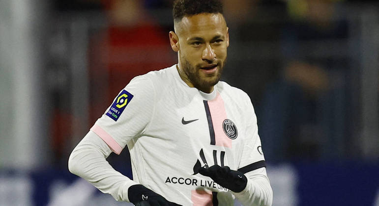 Neymar rebateu críticas de ex-jogador na manhã desta segunda-feira (18)