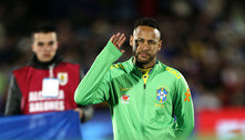 Neymar desabafa após confirmação da grave lesão: 'Momento muito triste. O pior'