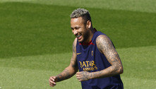 Em 'paz' com o PSG, Neymar cozinha para o elenco e marca golaço