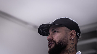 A bordo do próprio cruzeiro, Neymar diz que vai comprar o Santos
 (Raul Baretta/ Santos FC - 21/04/2023)