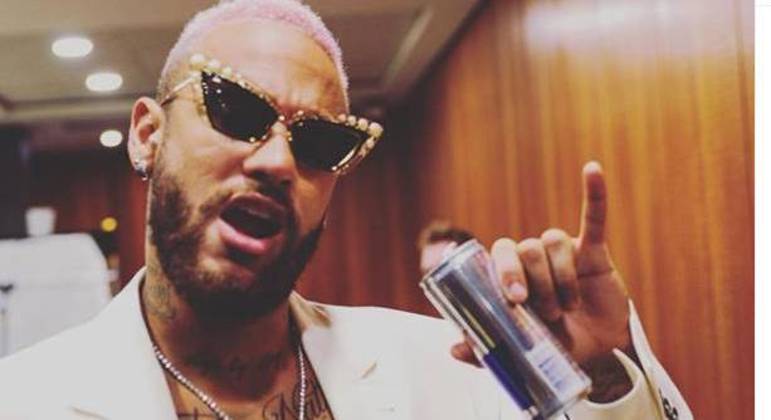 Excesso de autoestima de Neymar muitas vezes foi vista com antipatia por colegas e torcedores 