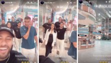 Neymar dá passeio com namorada e os parças em shopping da Arábia Saudita